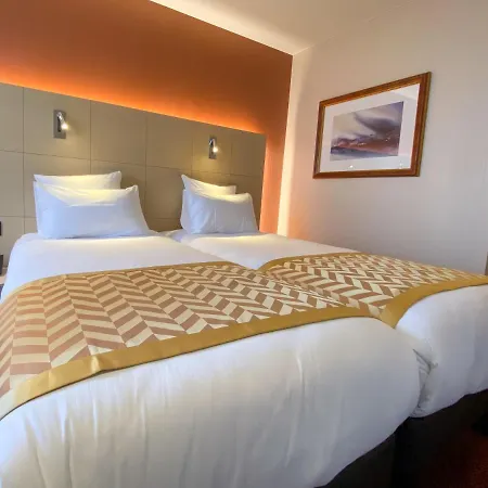 Nash Airport Hotel 4*