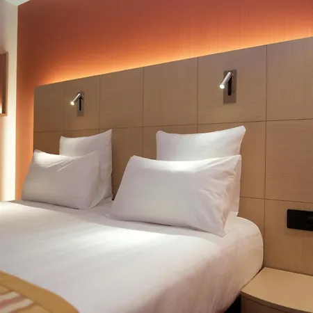 Nash Airport Hotel 4*