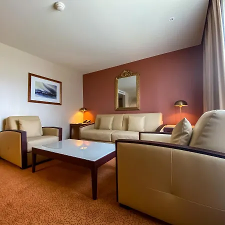Nash Airport Hotel