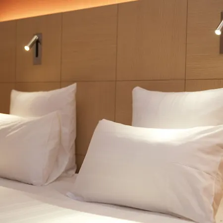 Hotel Nash Airport 4*
