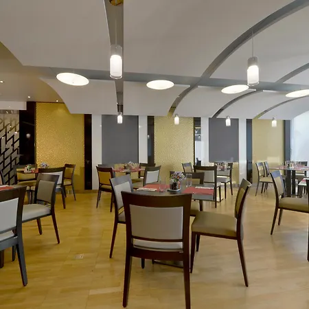 Hotel Nash Airport 4*