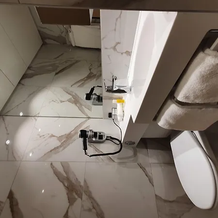 Nash Airport Hotel 4*