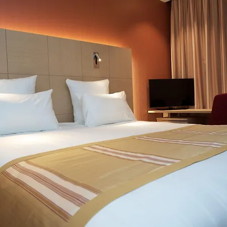 Nash Airport 4*