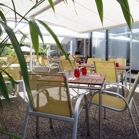 Hotel Nash Airport 4*
