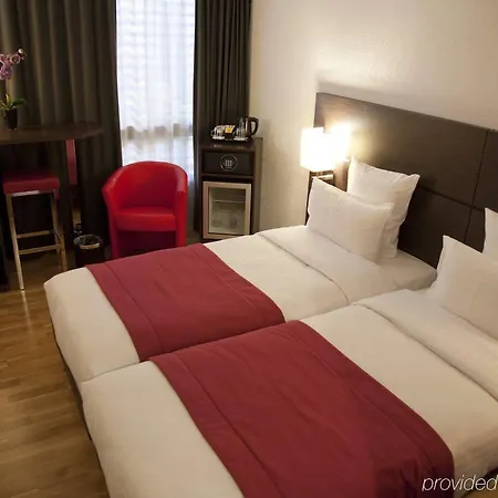 Nash Airport Hotel 4*
