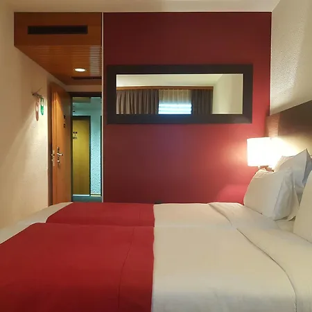Hotel Nash Airport 4*