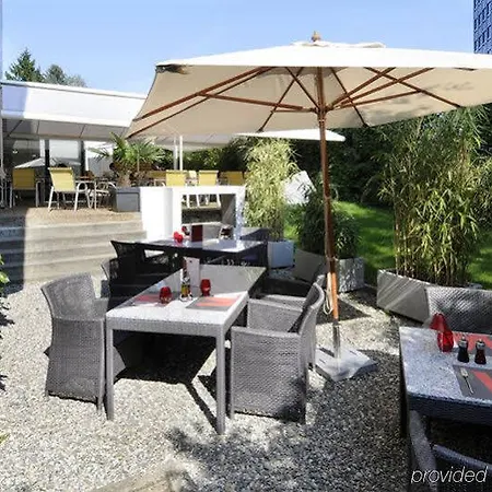 Hotel Nash Airport 4*